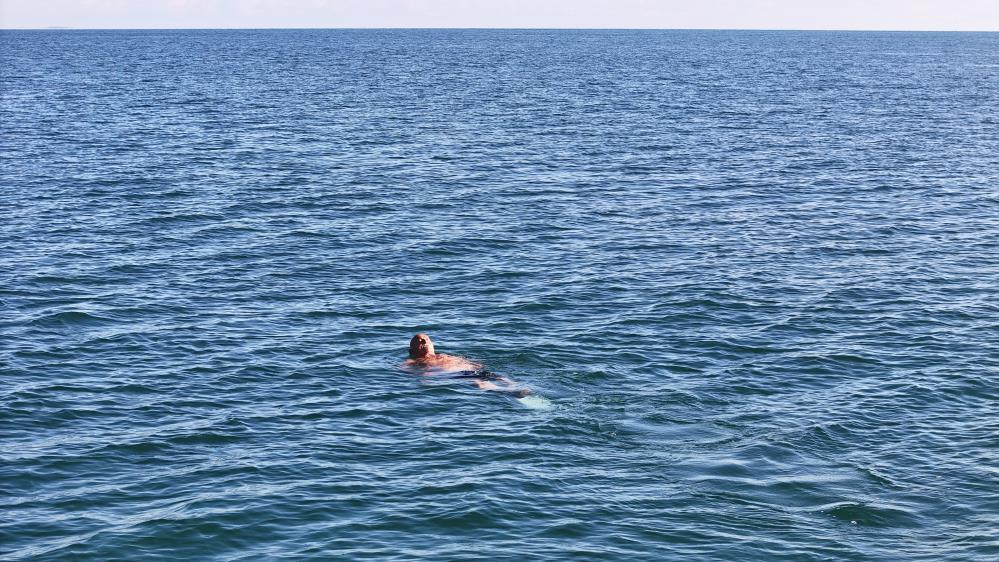 Samsun'un en yaşlı yüzücüsü Nurettin Topsakal'ın yüzme tutkusu