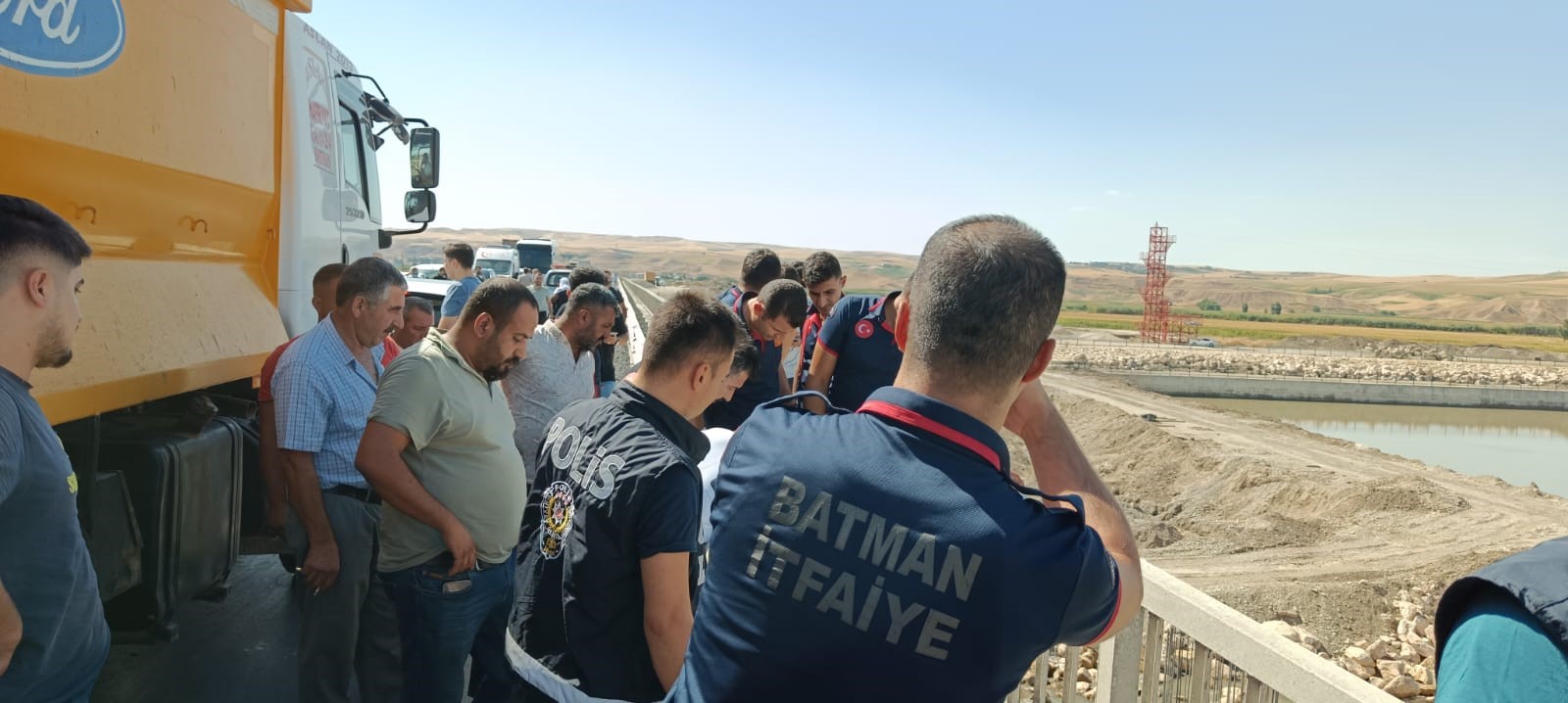 Batman'da, 30 yaşındaki M.A.E. Batman Çayı Köprüsü'ne çıkarak intihara kalkıştı