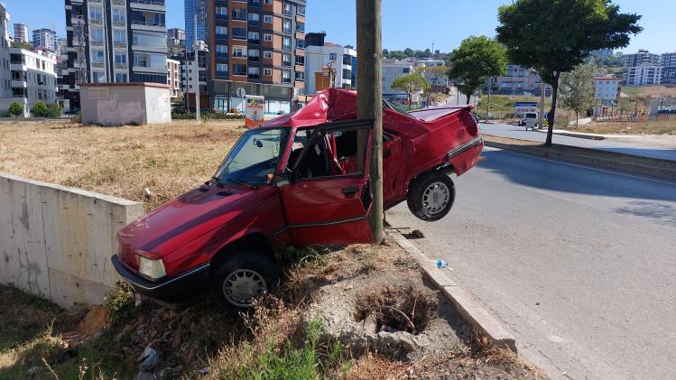 Samsun'da, İrfan Alkan hurdaya dönen aracından sağ çıktı