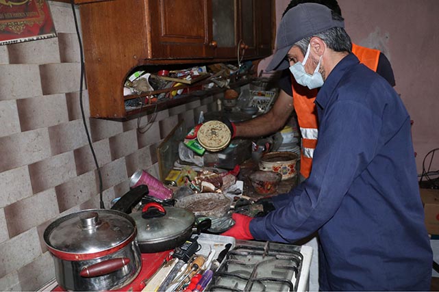 Samsun’da çöp ev! 4 römork çöp tahliye edildi