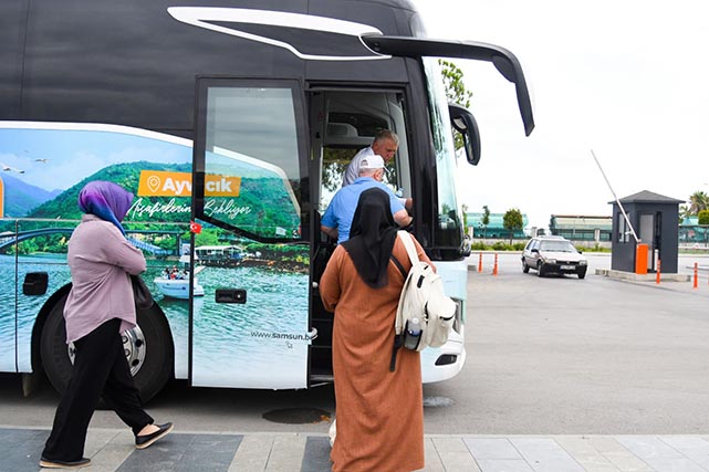 Samsun'da turizm otobüsleri yola koyuldu