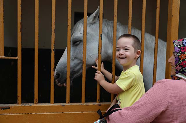 Samsun'dan özel çocuklara atla terapi desteği