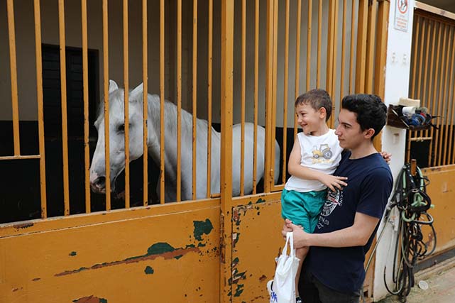 Samsun'dan özel çocuklara atla terapi desteği
