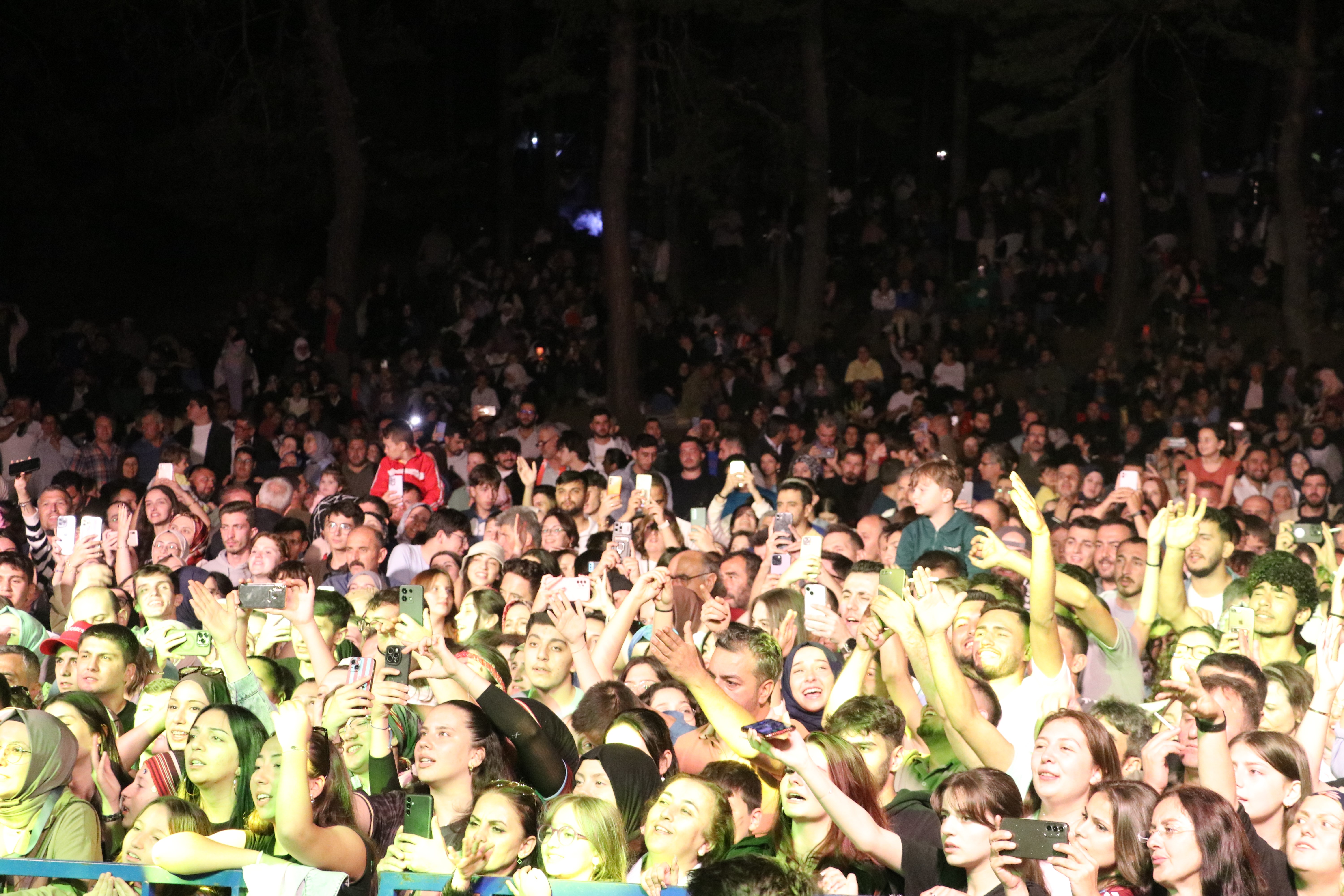 Amasya'da Resul Dindar sevenleriyle buluştu