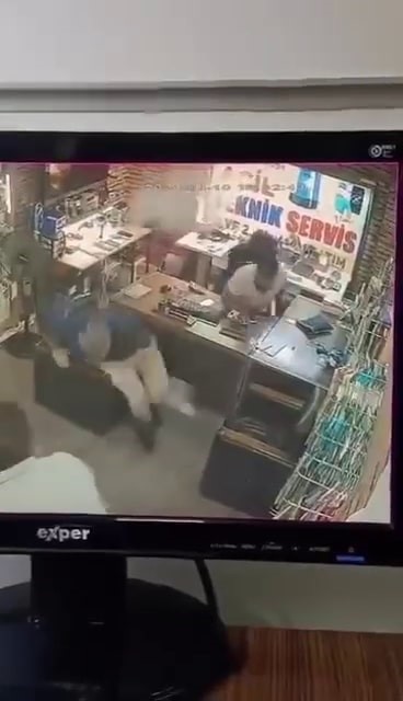 Sakarya'da cep telefonu bataryası patladı