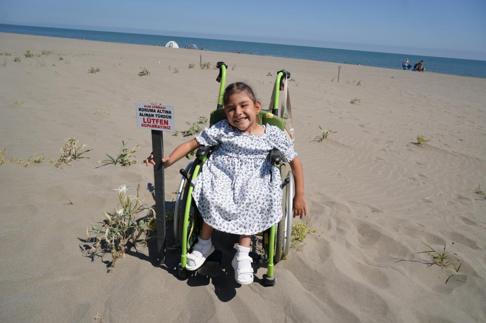 Samsun'da engellilerden kum zambaklarına koruma çabası