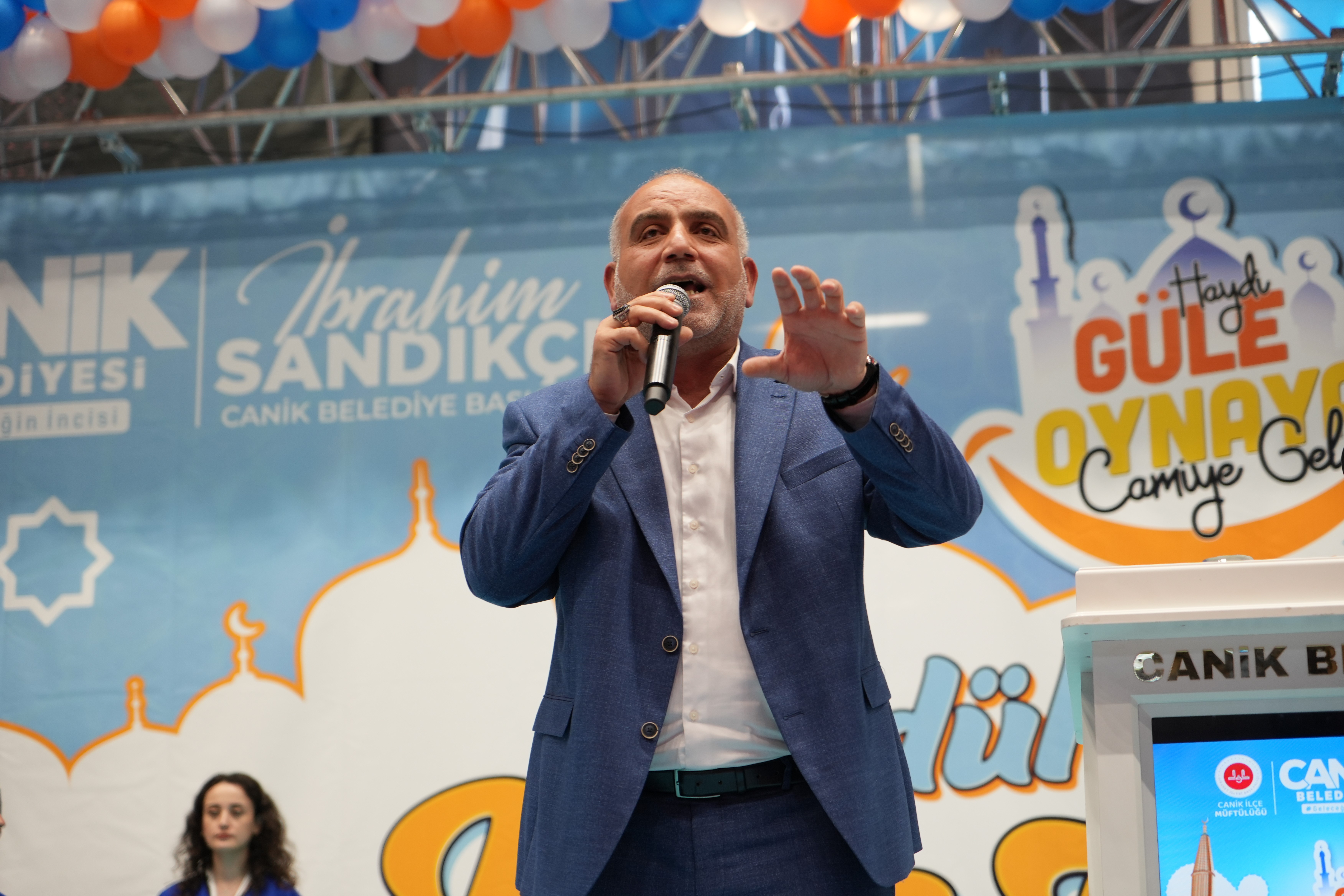 Samsun Canik'te 3 bin çocuk hediyelerine kavuştu