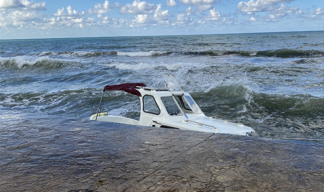 Samsun'un Atakum ilçesinde motoru arızalanan teknede korku dolu anlar