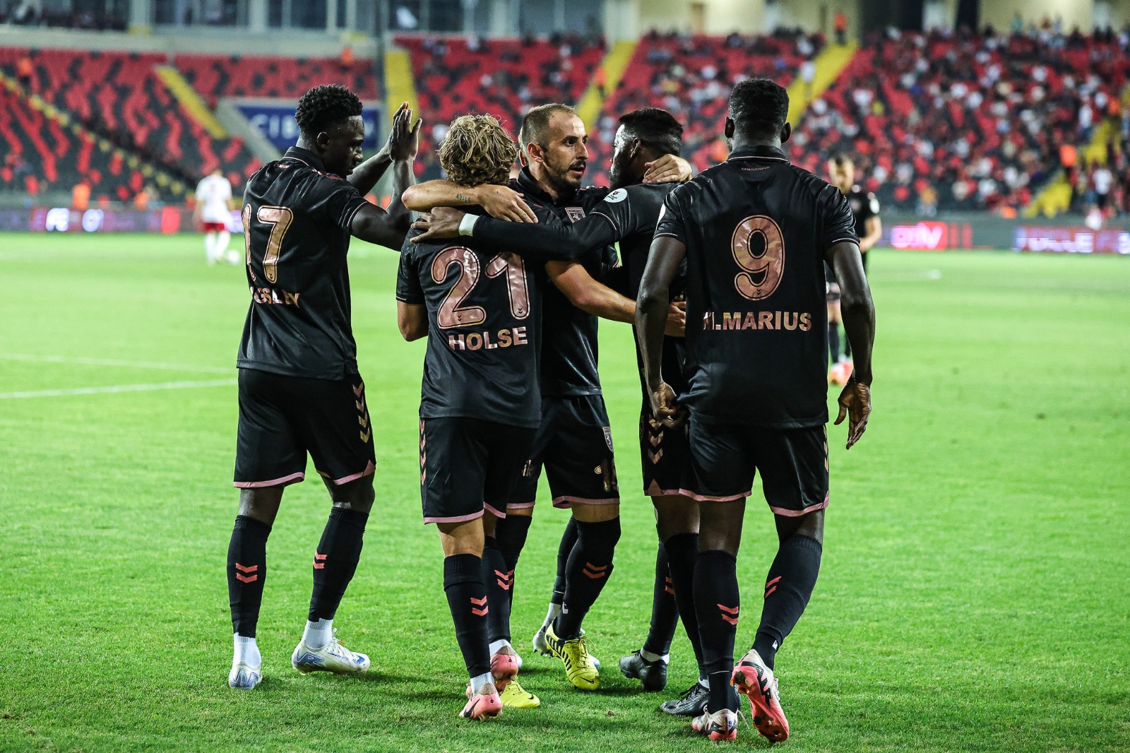 Samsunspor Gaziantep FK mücadelesinde 1-0 öne geçti