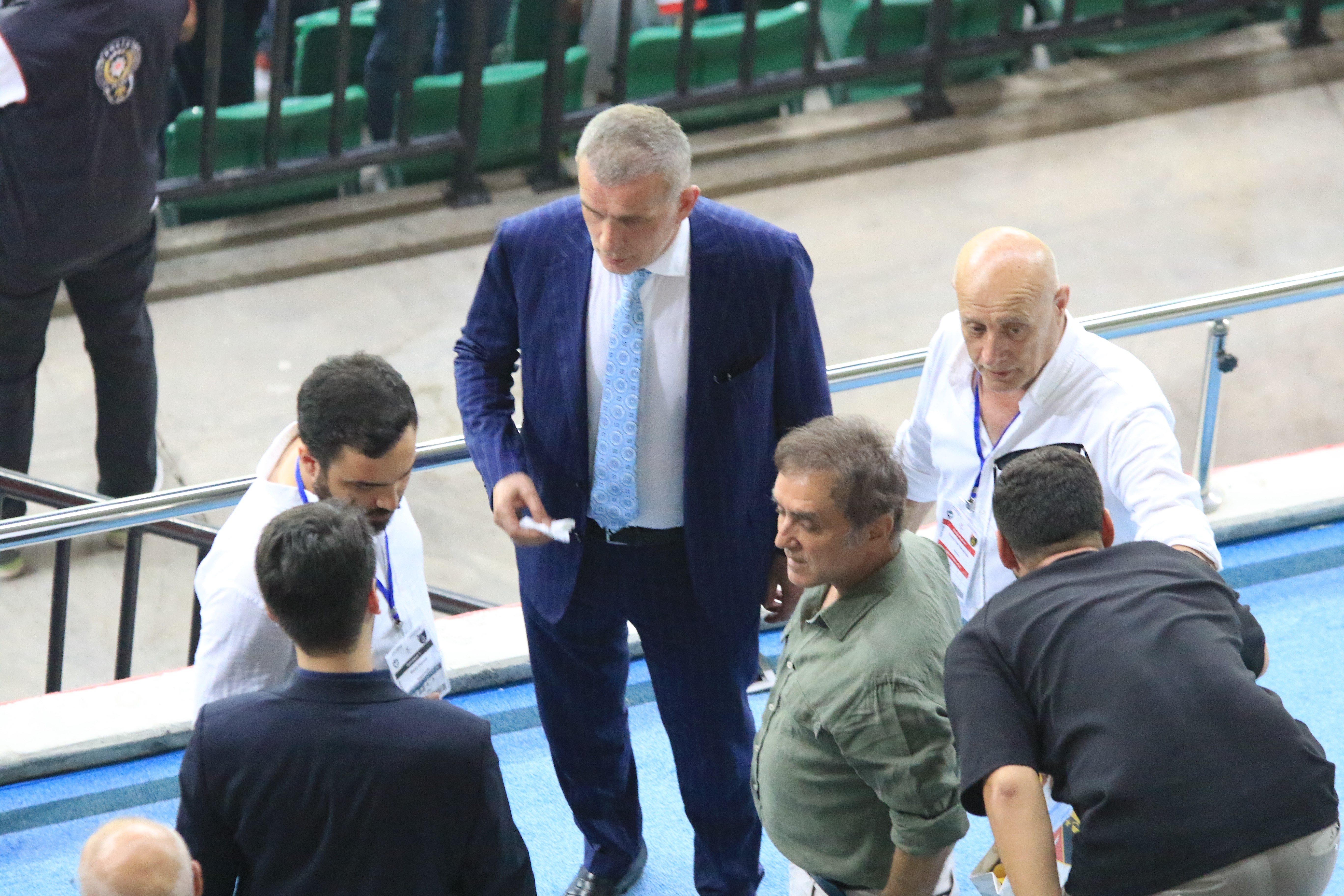 TFF Başkanı Hacıosmanoğlu, Amedspor maçını taraftarlarla izledi