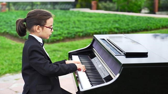 Samsunlu minik piyanist Yusufhan Çakır, Uluslararası Piyano Yarışmasını kazandı