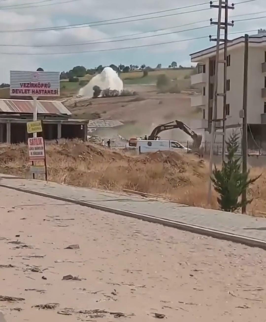 Samsun'da büyük patlama yollar su altında kaldı