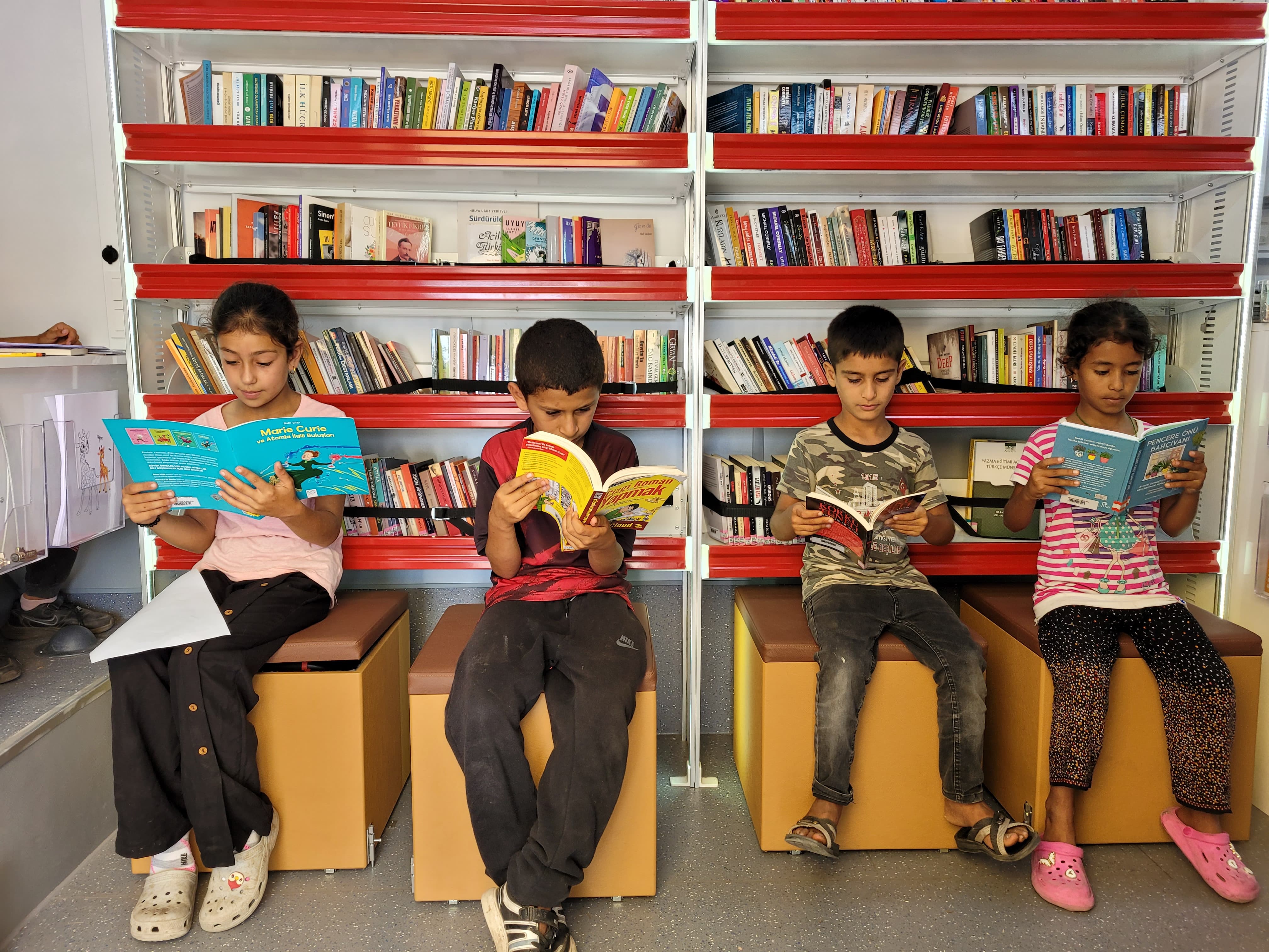 Samsun'da mevsimlik tarım işçilerinin çocukları okuma alışkanlığı kazanıyor