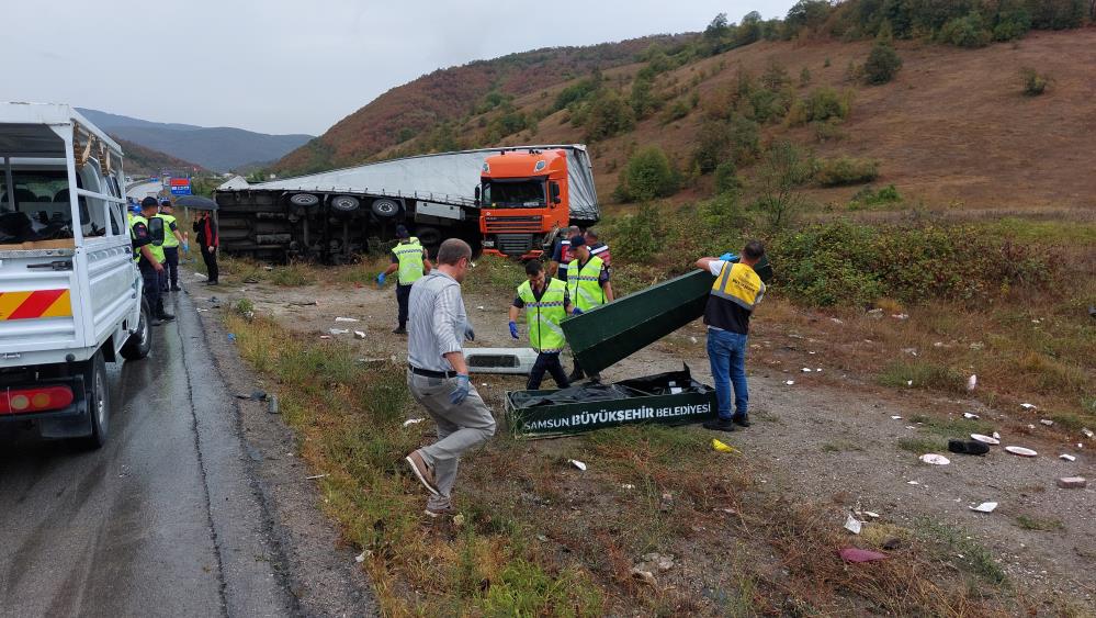 Samsun'da feci kazada ölenlerin cansız bedenleri kaldırıldı
