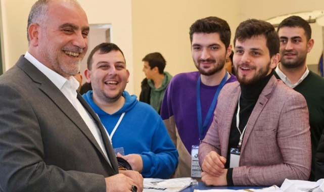 Canik'ten üniversiteyi kazanan tüm öğrencilere burs