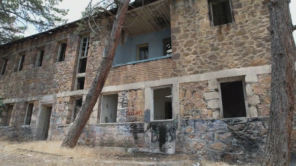 Video çekmek için gittikleri cinli köyde ceset buldular