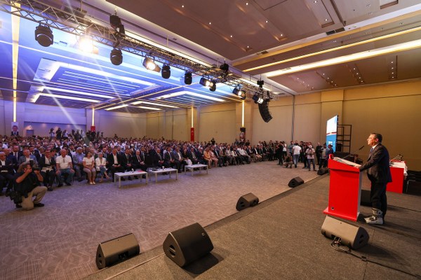 Özgür Özel’den CHP'lilere "Polemiğe girmeyin, sabırlı olun"