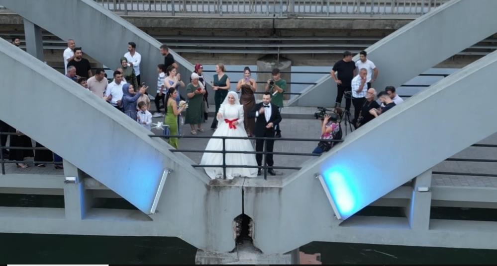 Samsun'da gelinler bu köprüden geçmek için sırada bekliyor