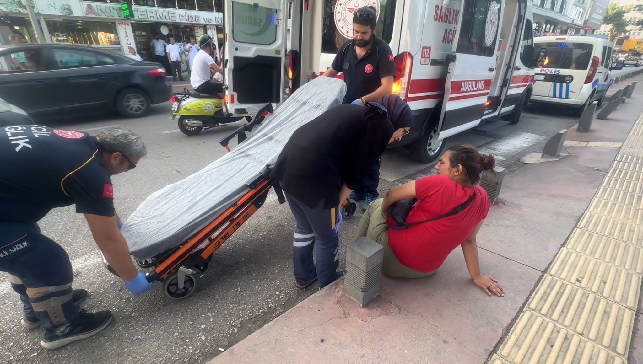 Samsun'da hamile kadın cadde ortasında sancılandı