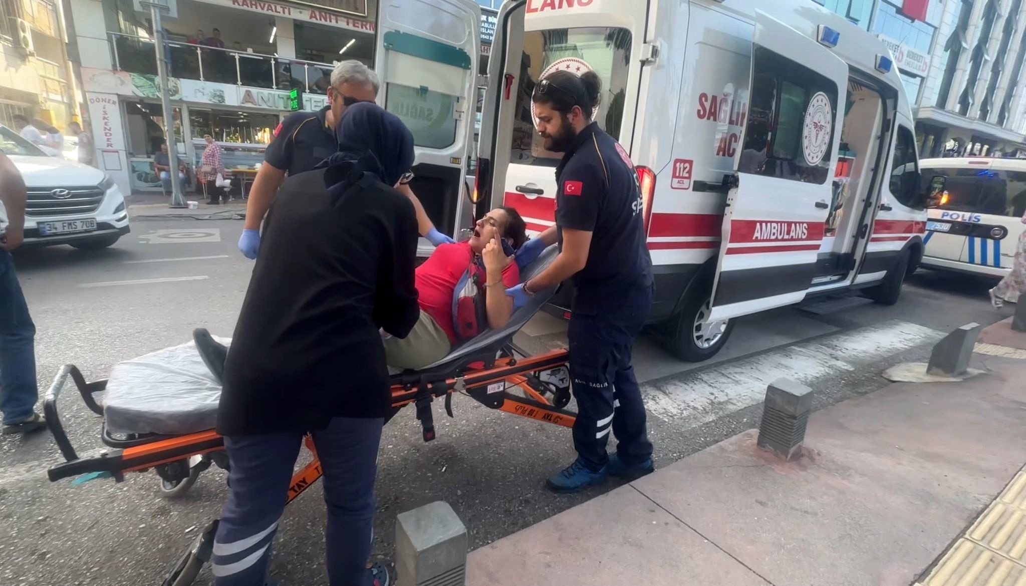 Samsun'da hamile kadın cadde ortasında sancılandı