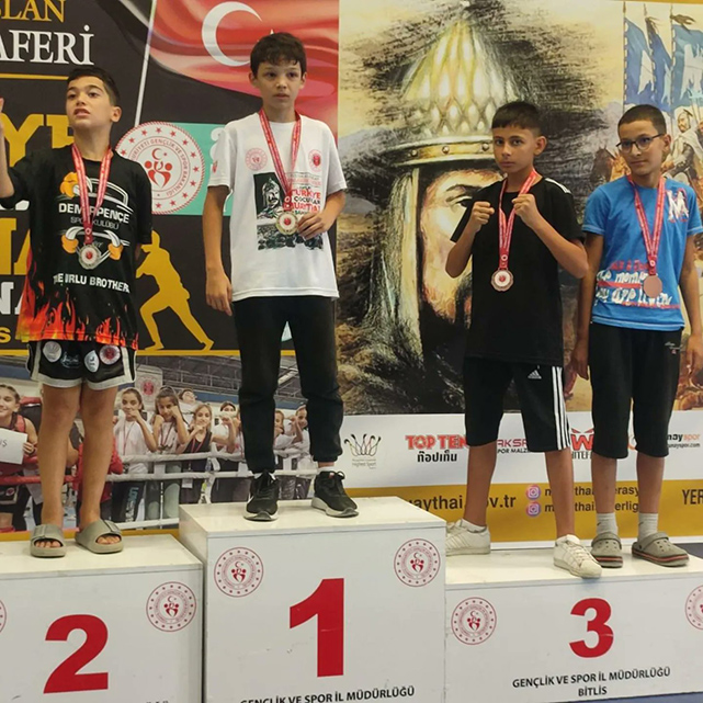 İlkadımlı sporcular Bitlis’ten madalyayla döndü