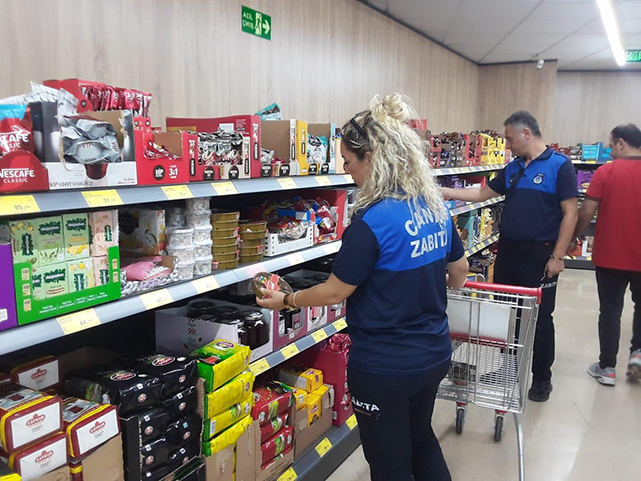 Canik zabıtası göz açtırmıyor