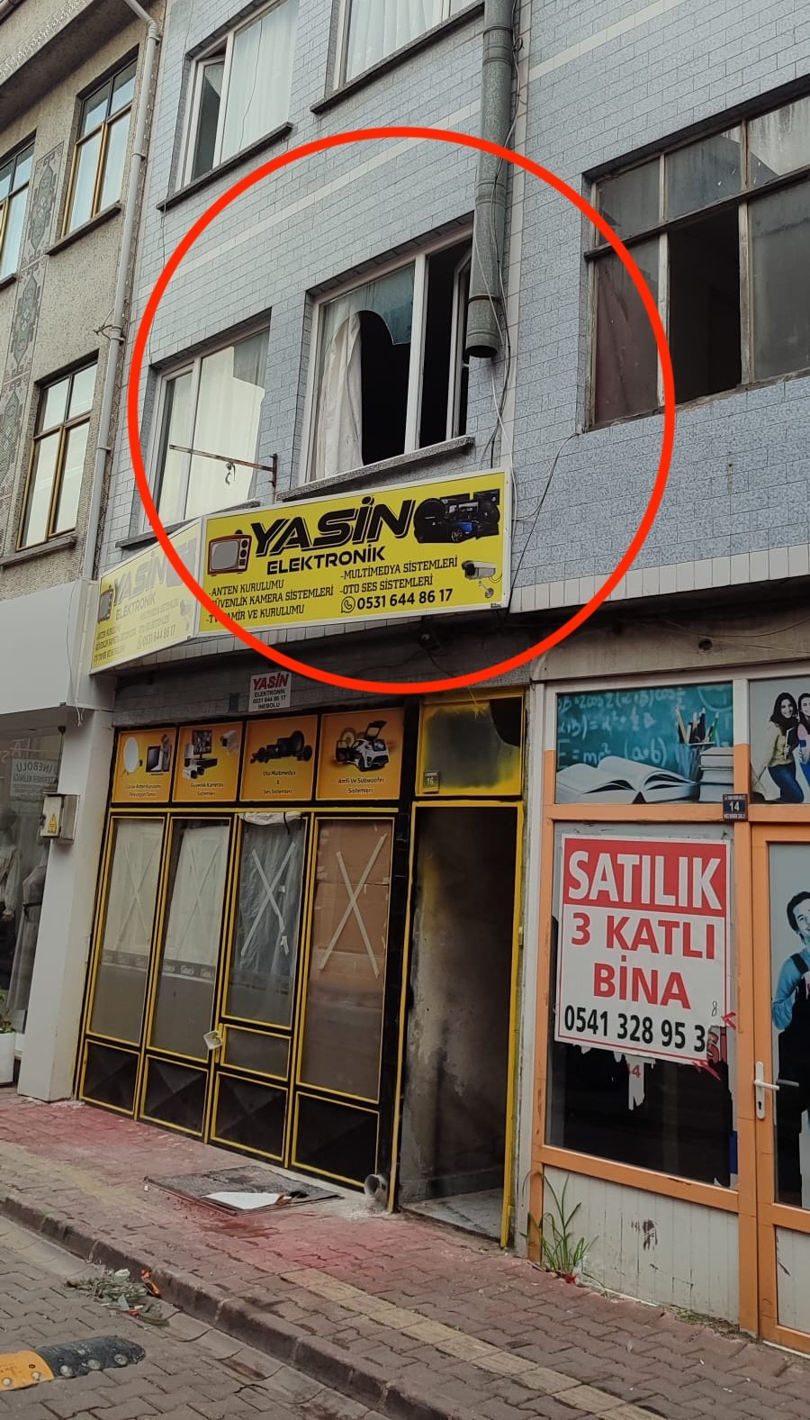 Baba oğulun kavgasında kırılan cam engelli gencin üstüne düştü