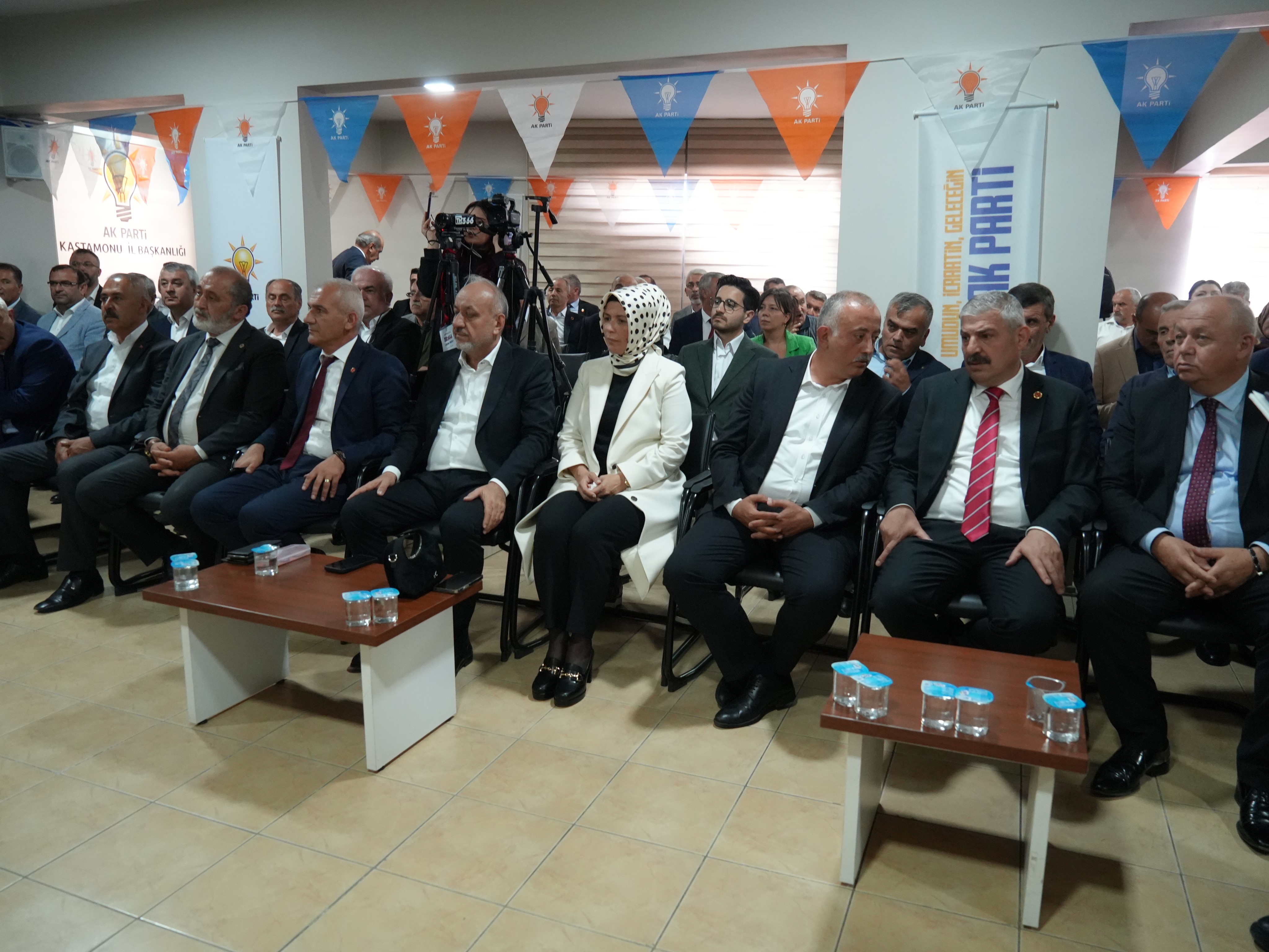 AK Parti Genel Başkan Yardımcısı Yılmaz'dan CHP'li belediyelere sert eleştiri