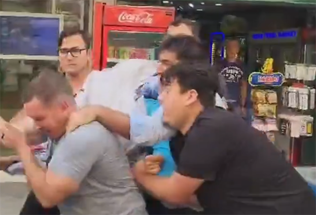 ABD askerine çuval geçiren 10 kişi tutuklandı