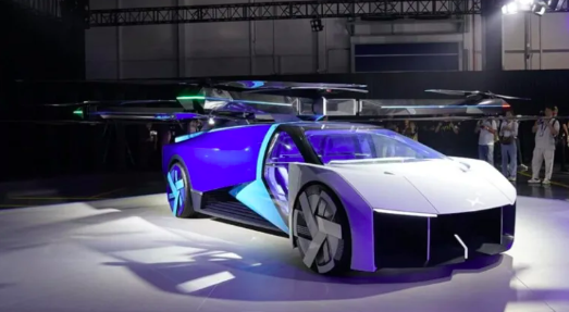 Ünlü marka uçan arabasını tanıttı Xpeng'in "Kara Uçak Gemisi"