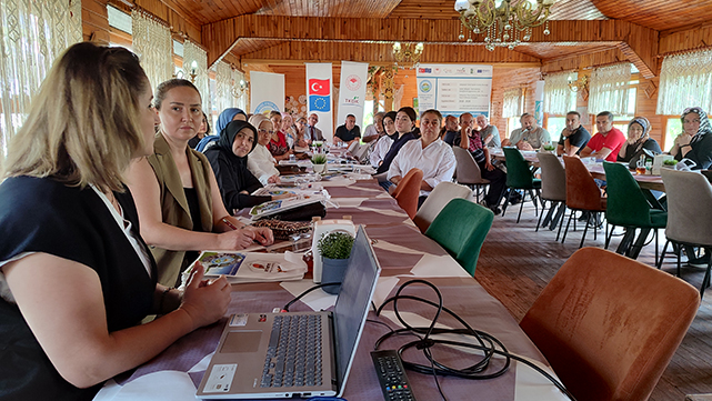 Salıpazarı'nda ‘Tıbbi aromatik bitki üretilmesi’ eğitimi düzenlendi