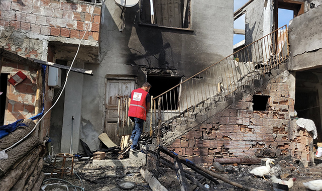 Samsun'da yangın mağdurlarına Kızılay'dan yardım eli