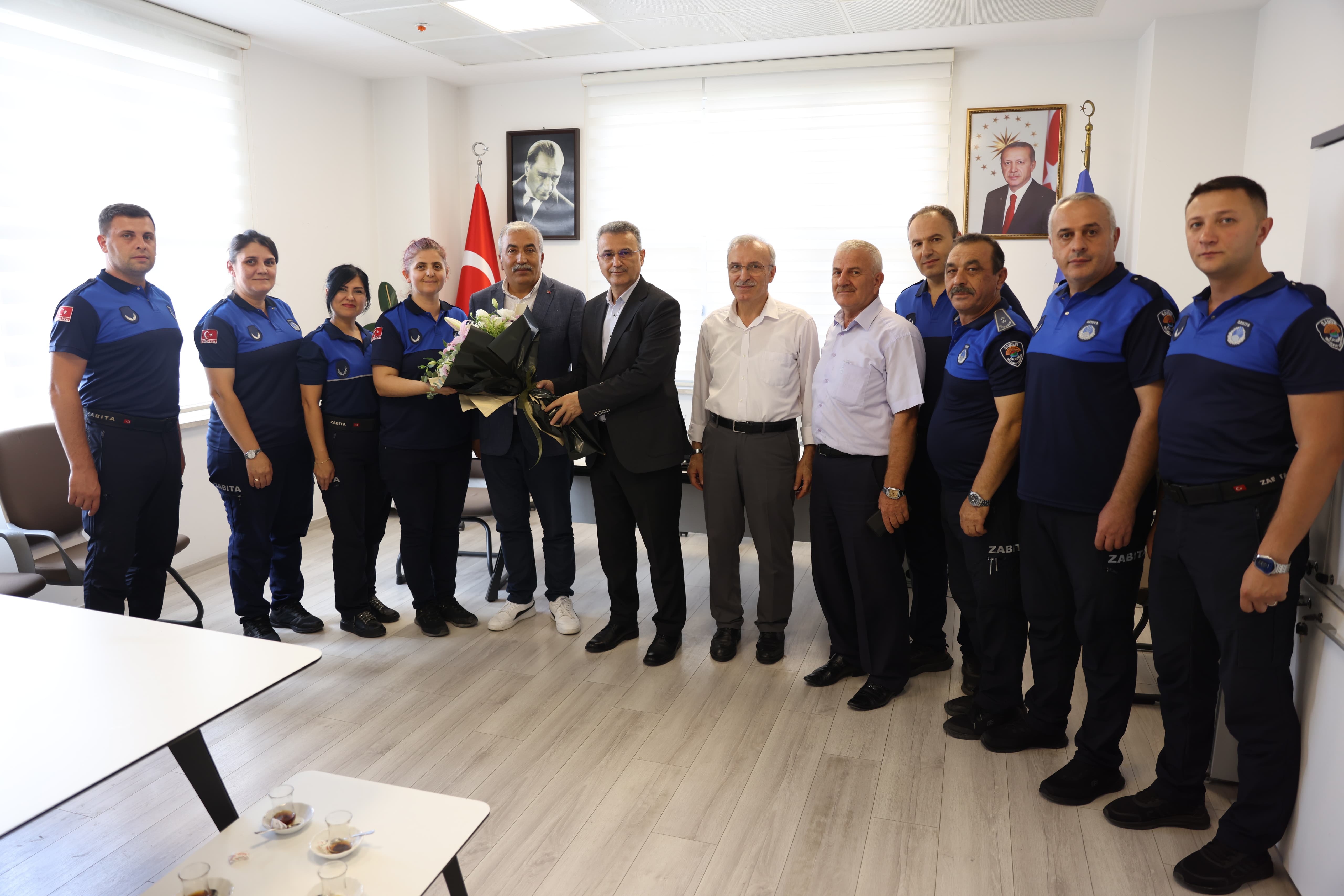 Başkan Kurnaz zabıtaları kutladı