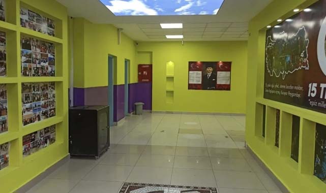 Samsun'da ilkokul öğrencileri mağdur oldu! Kapasite aşıldı bir sırada 3 öğrenci oturdu