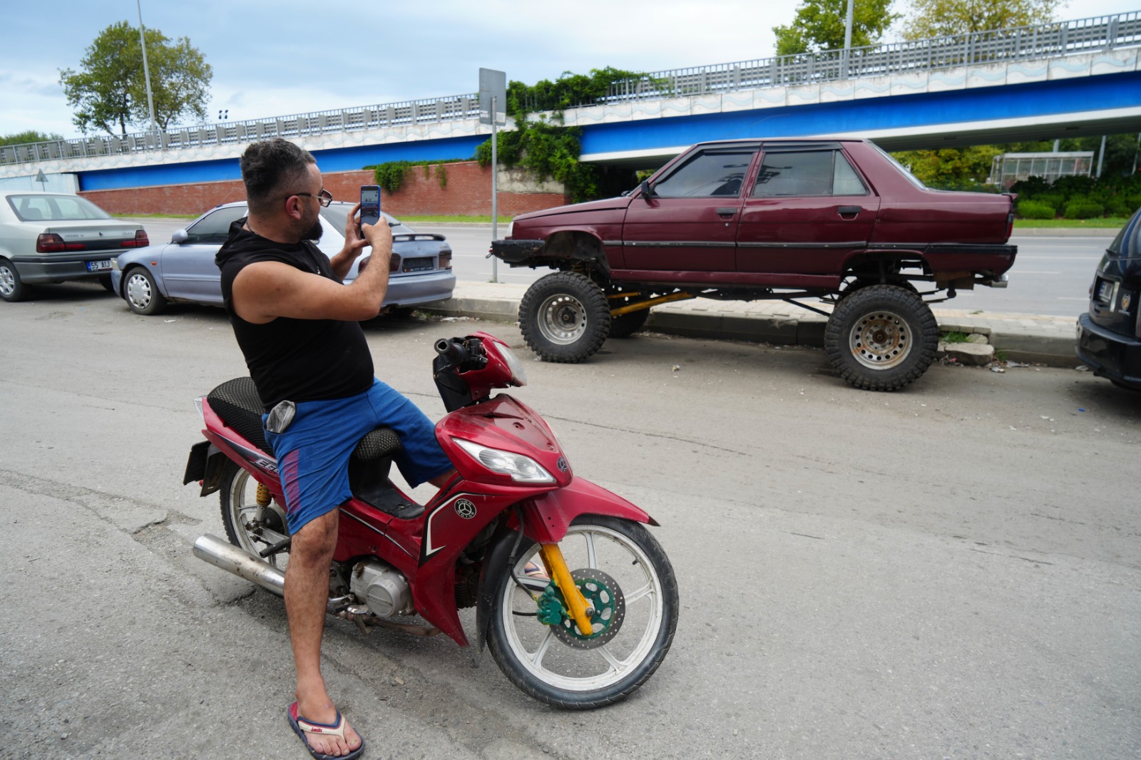 Samsun'da Broadway, 4x4 off-road'a dönüştürüldü! Görenleri şaşırttı