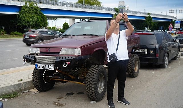 Samsun'da Broadway, 4x4 off-road'a dönüştürüldü! Görenleri şaşırttı