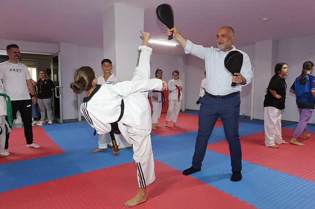 Canik Belediyesi çocukları sporla buluşturuyor