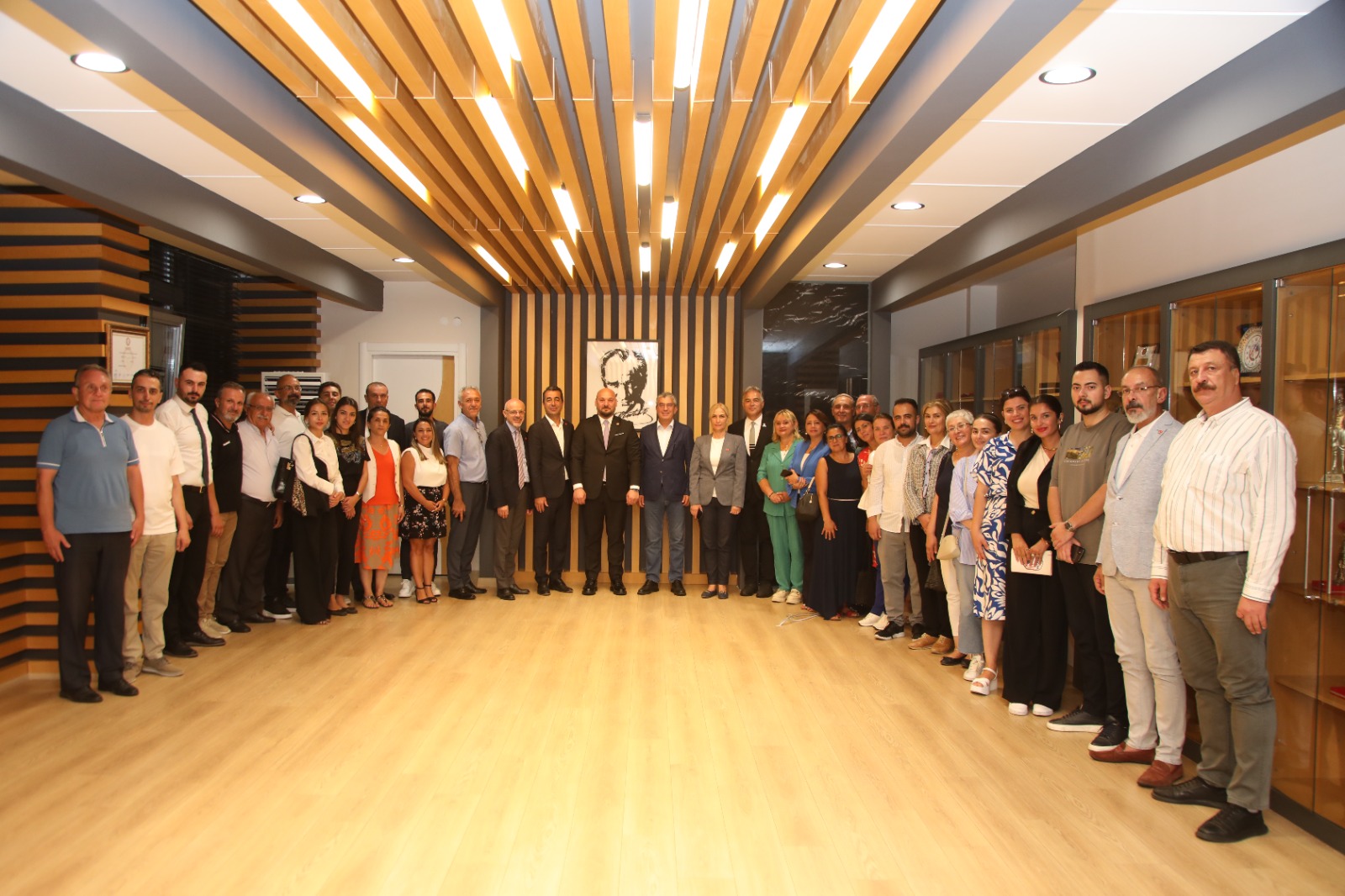 CHP 101. yılı kutlamalarında fındık üreticileri ürünlerini sokağa döktü