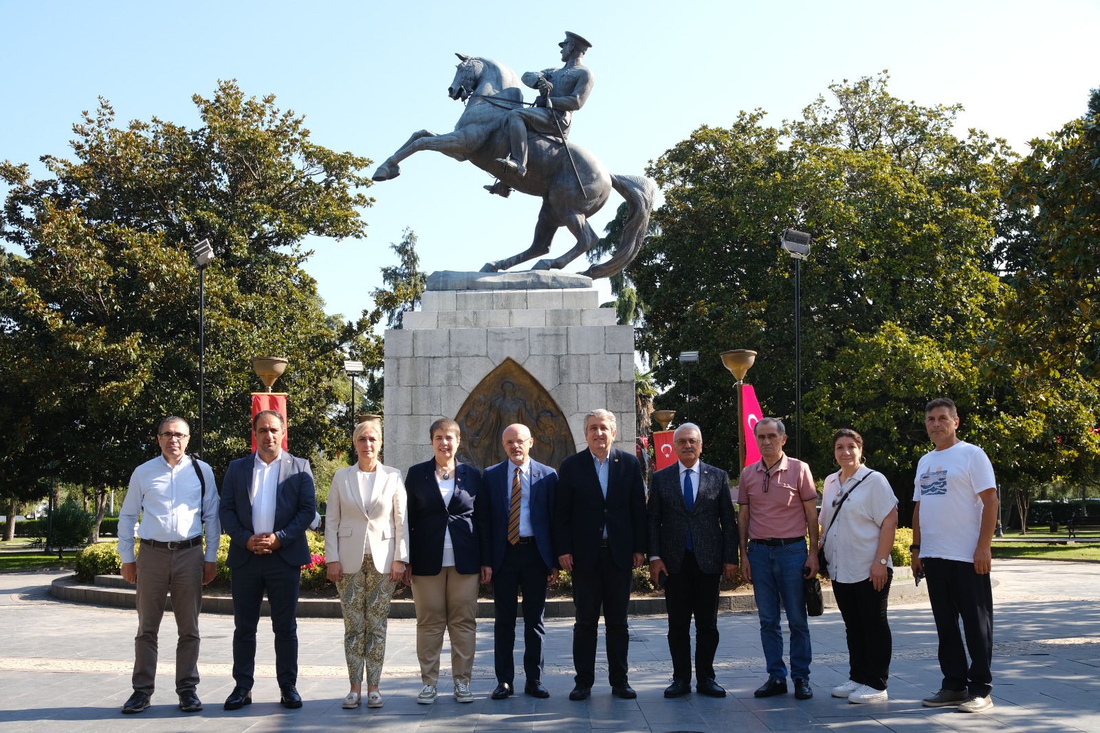 CHP 101. yılı kutlamalarında fındık üreticileri ürünlerini sokağa döktü