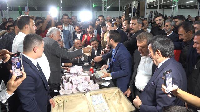 Aşiret düğününde takı yağmuru 15 milyon lira ve 2 kilo altın takıldı