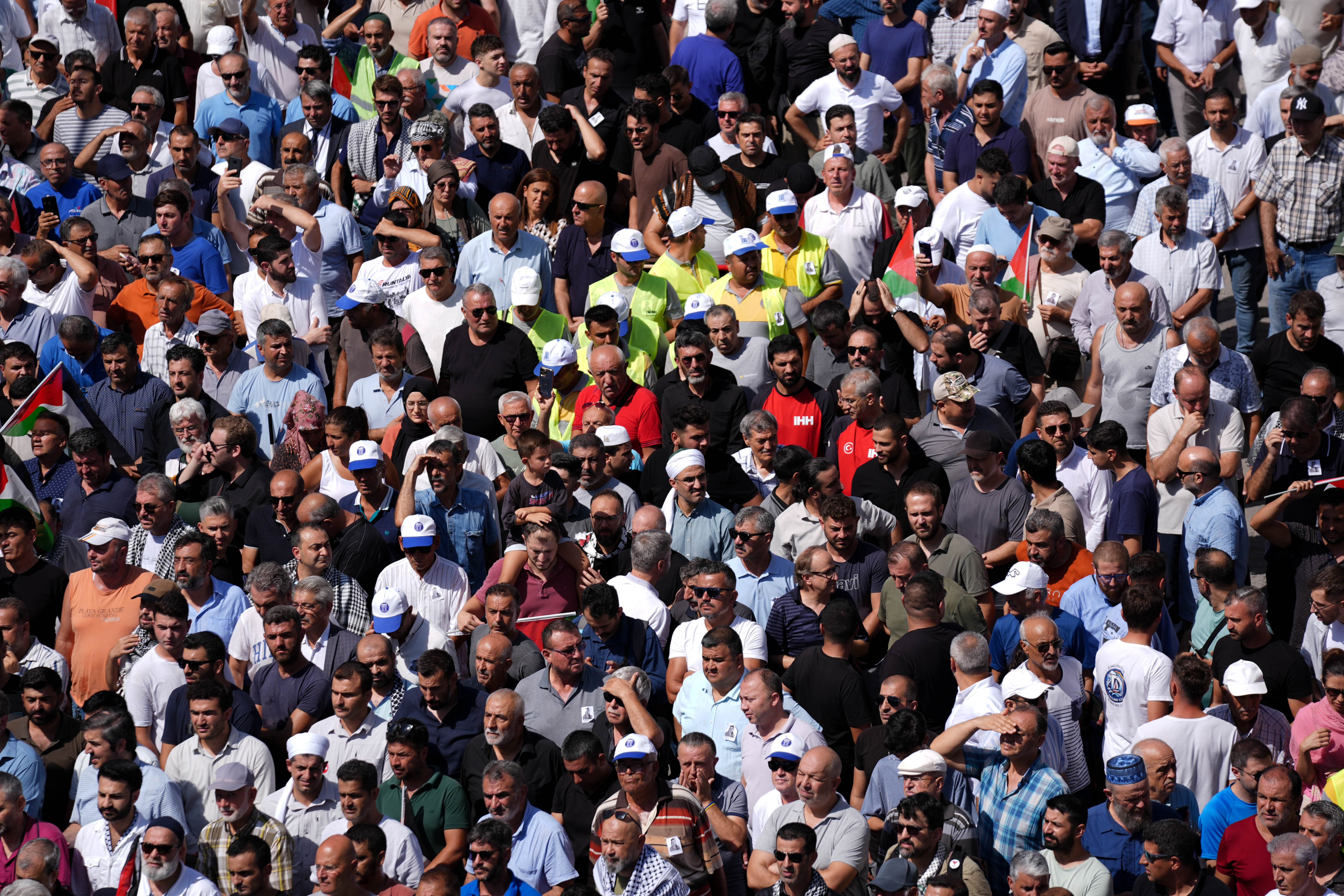 İsrail'in öldürdüğü Ayşenur son yolculuğuna uğurlandı