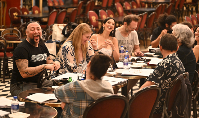 Okan Bayülgen'in yeniden kaleme aldığı Drakula sahneye taşınıyor