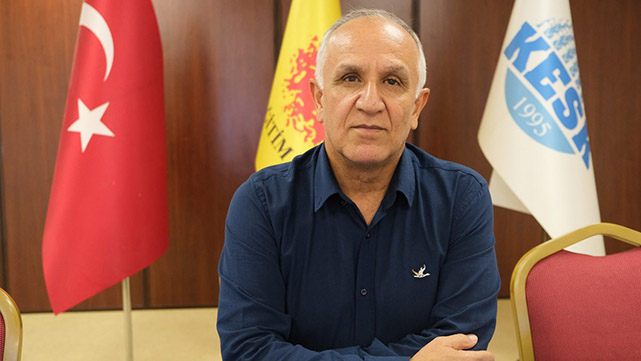 Tuvalette su içerek karnını doyurmaya çalışan öğrenciler var