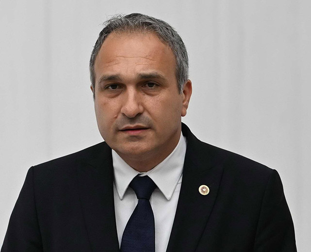 Tuvalette su içerek karnını doyurmaya çalışan öğrenciler var