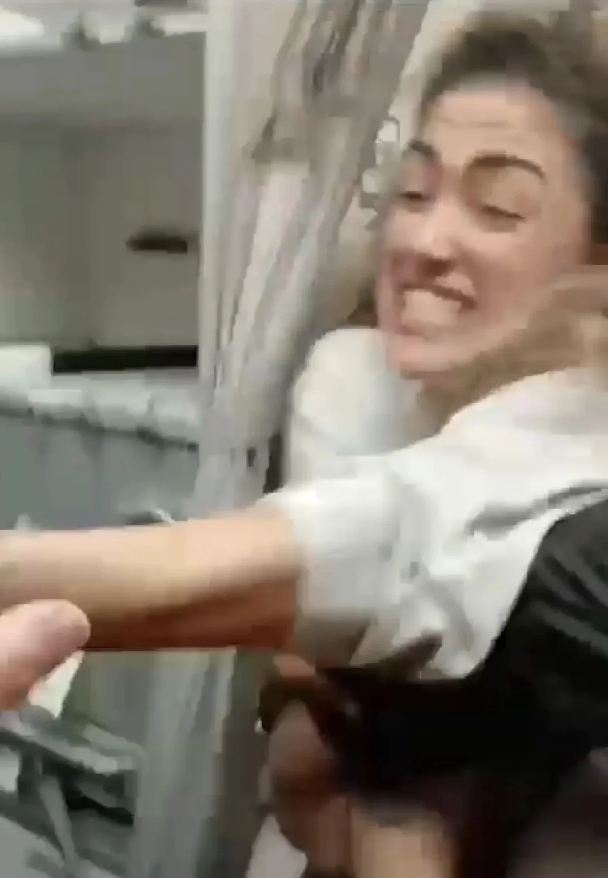 Uçakta hostese saldıran Dilan Çıtak Tatlıses'ten polise: Yerler seni koçum