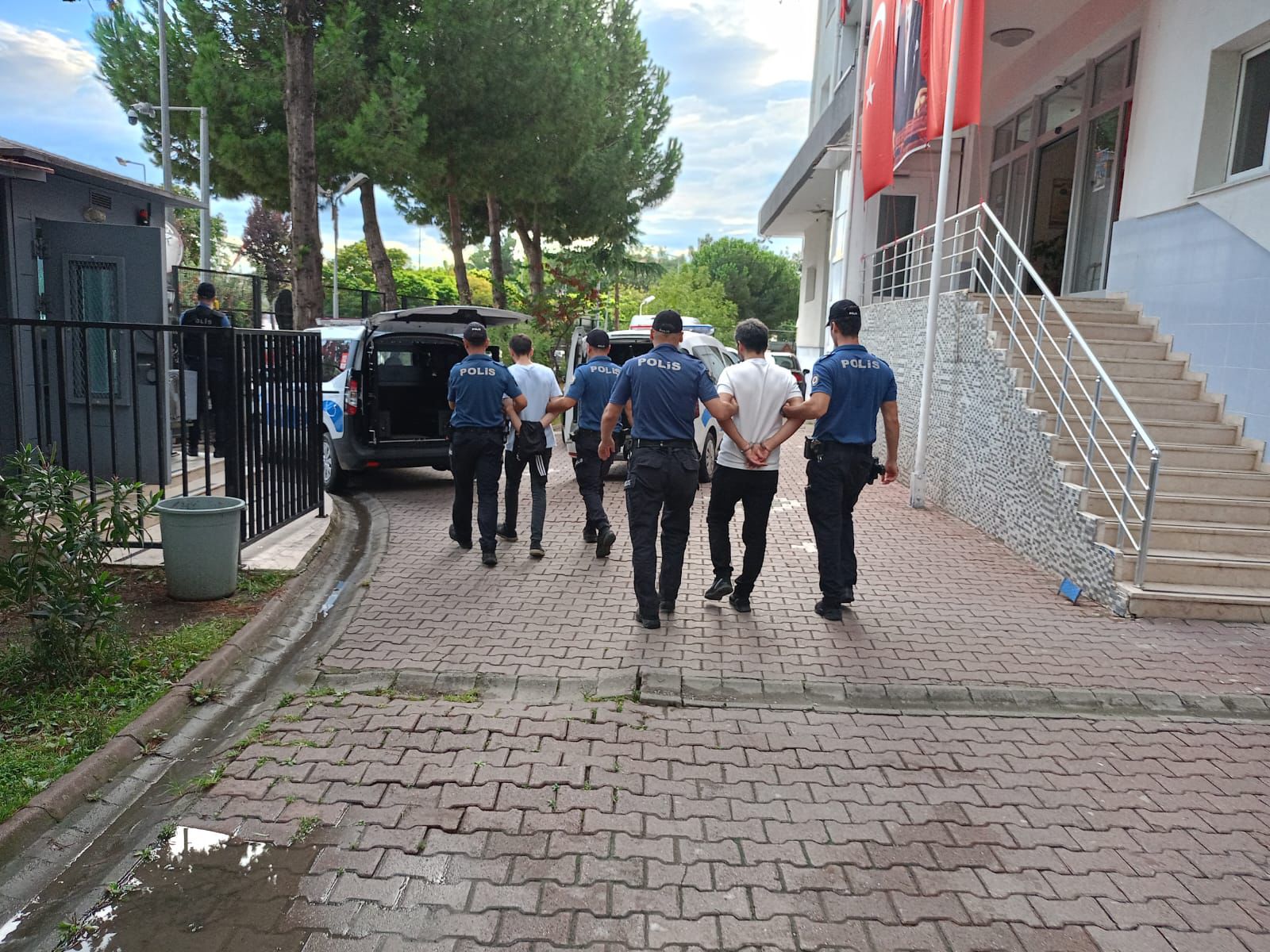 Samsun'un Bafra ilçesinde iki firari suçlu yakalandı