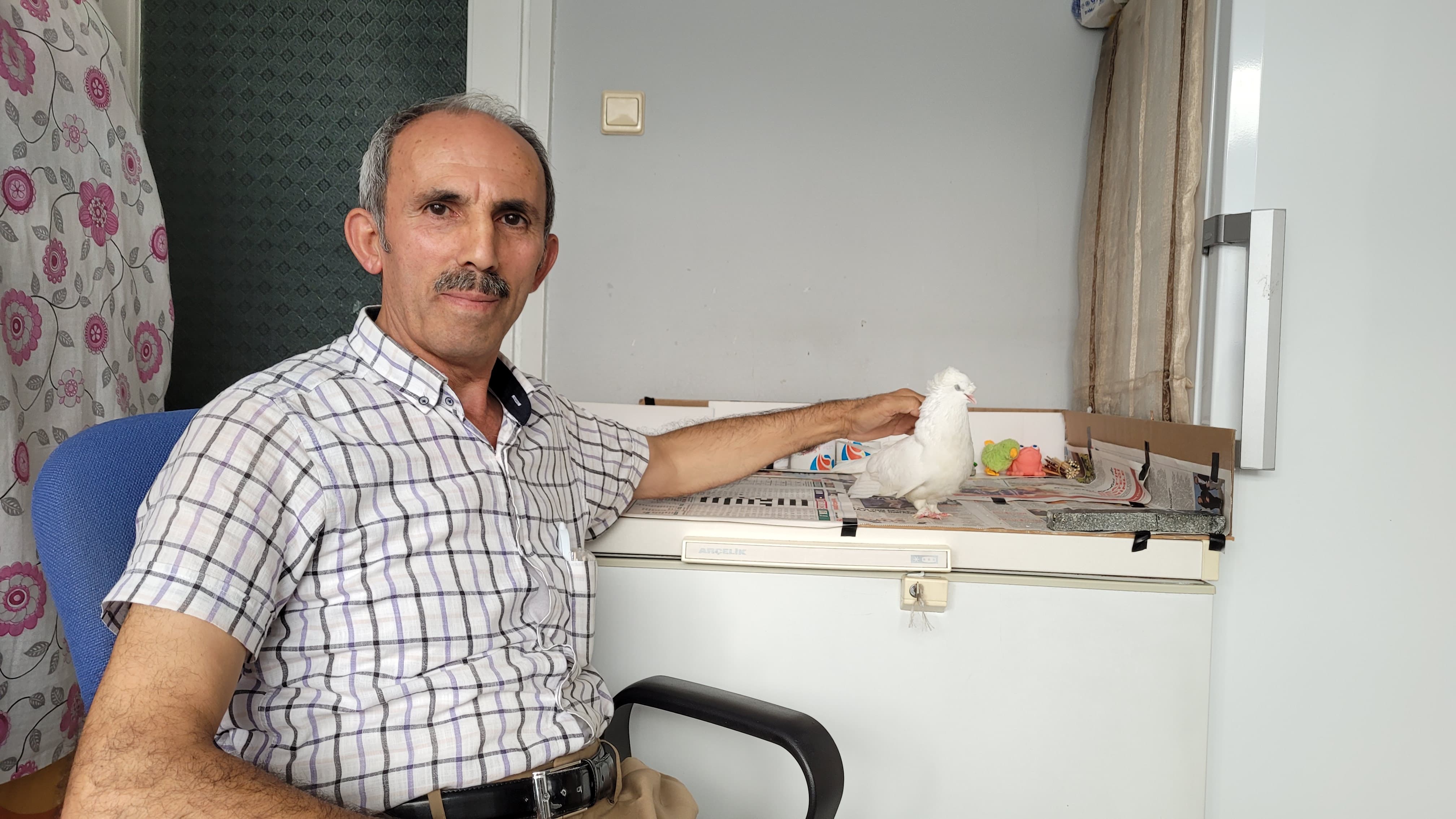 Samsun'da engelli adam ve sakat güvercin dostluğu