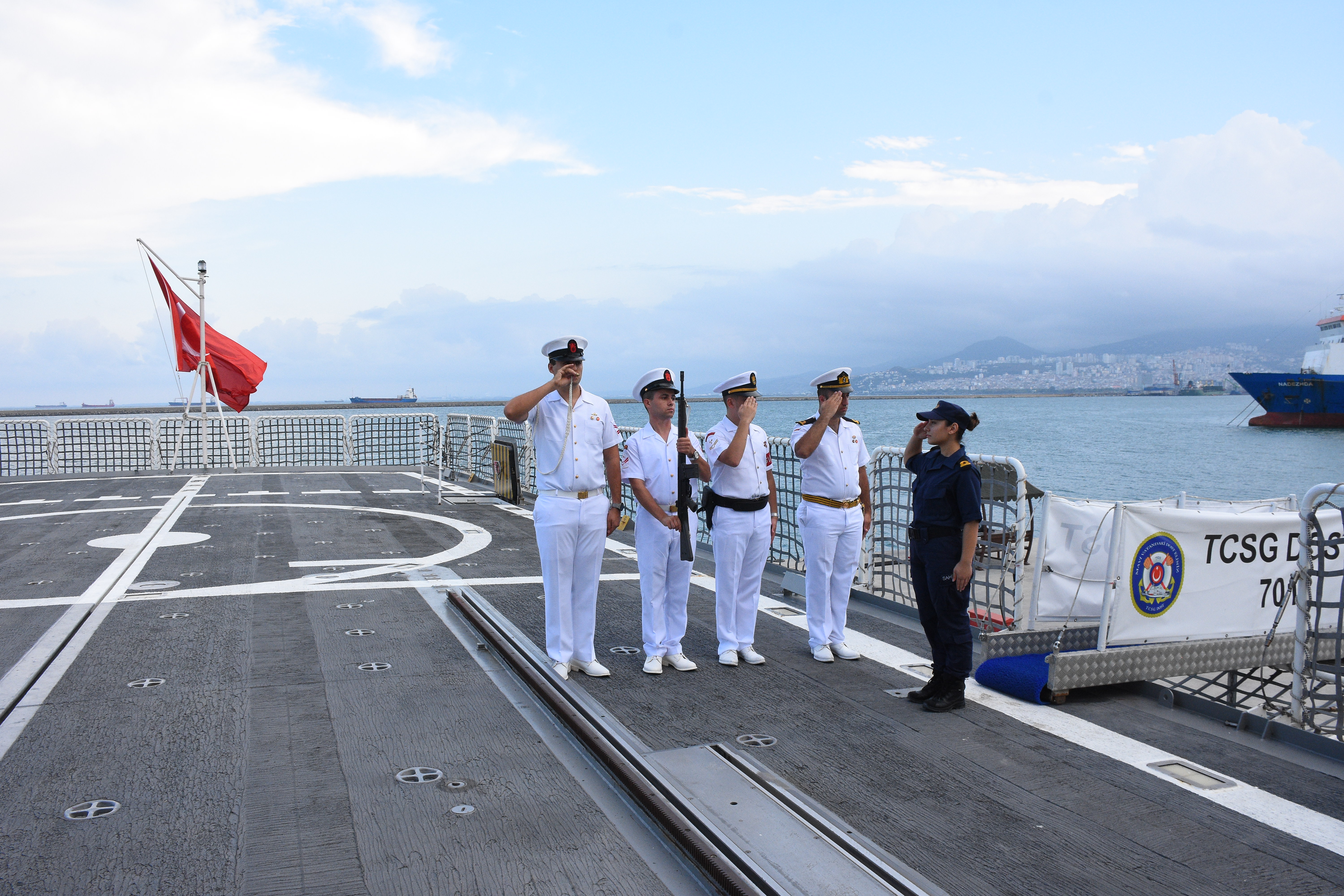 Sedanur Teğmen TSCG-Dost gemisinde zorlu deniz şartlarında görev yapıyor