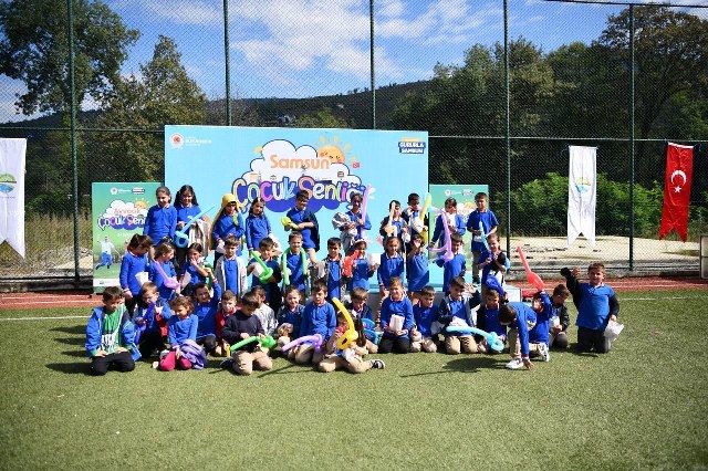 Samsun'da çocuklar şenlikte doyasıya eğlendi