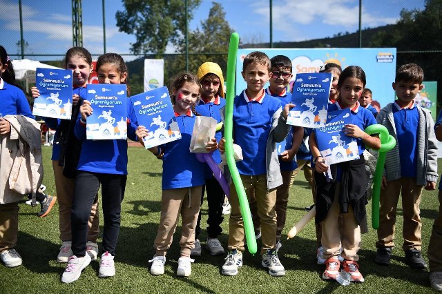 Samsun'da çocuklar şenlikte doyasıya eğlendi